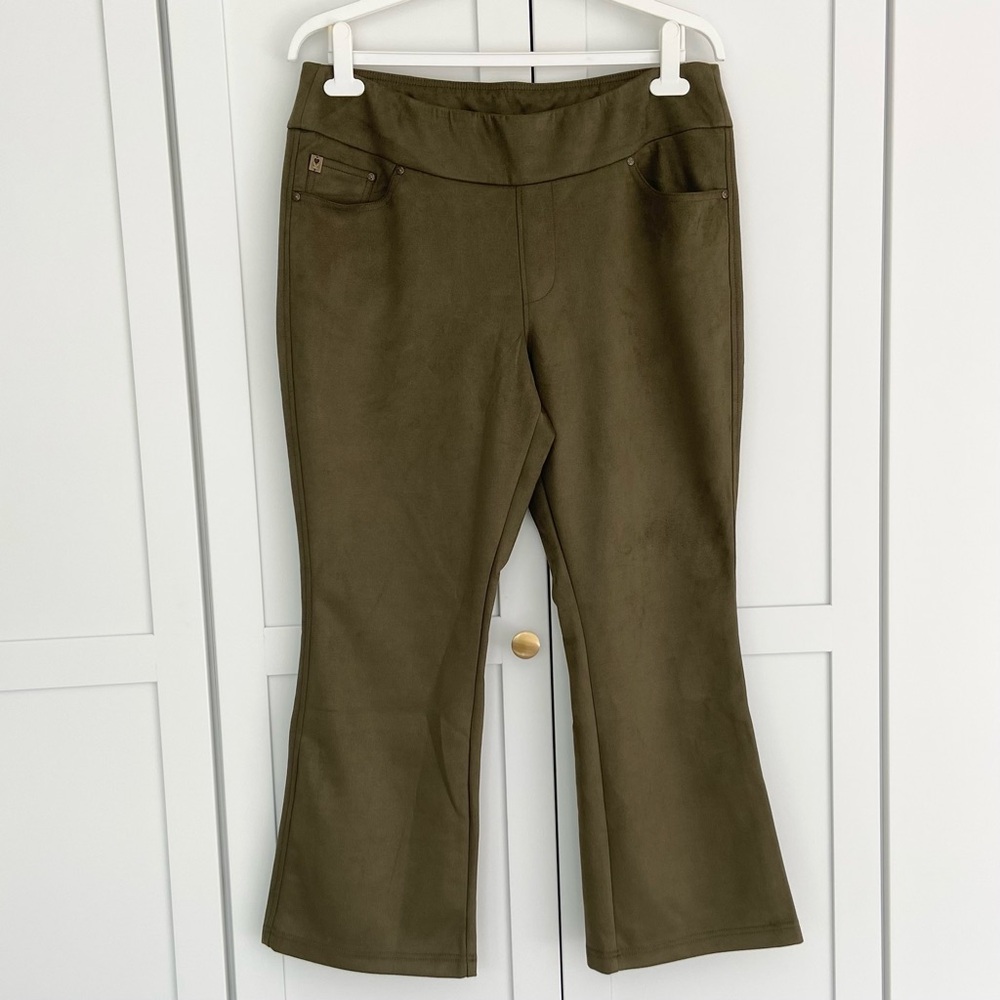 Belle by Kim Gravel Olive Green Velvet Bootcut Pants 16P. NWOT. Waist 18.5”